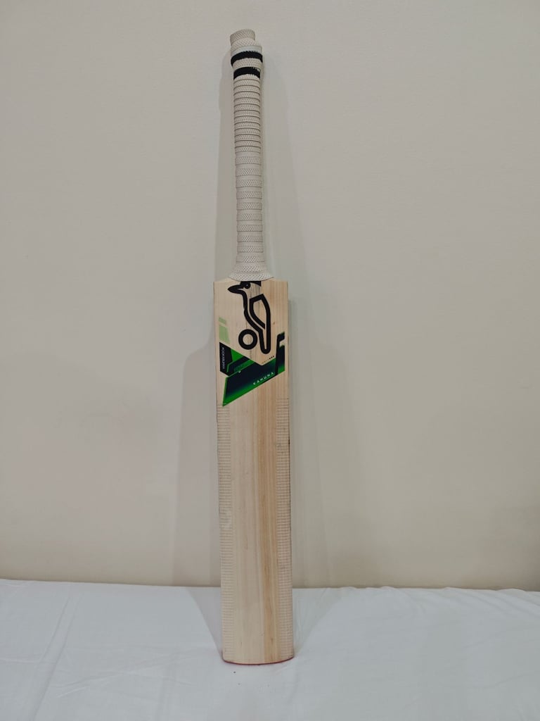 Kookaburra Kahuna Cricket bat