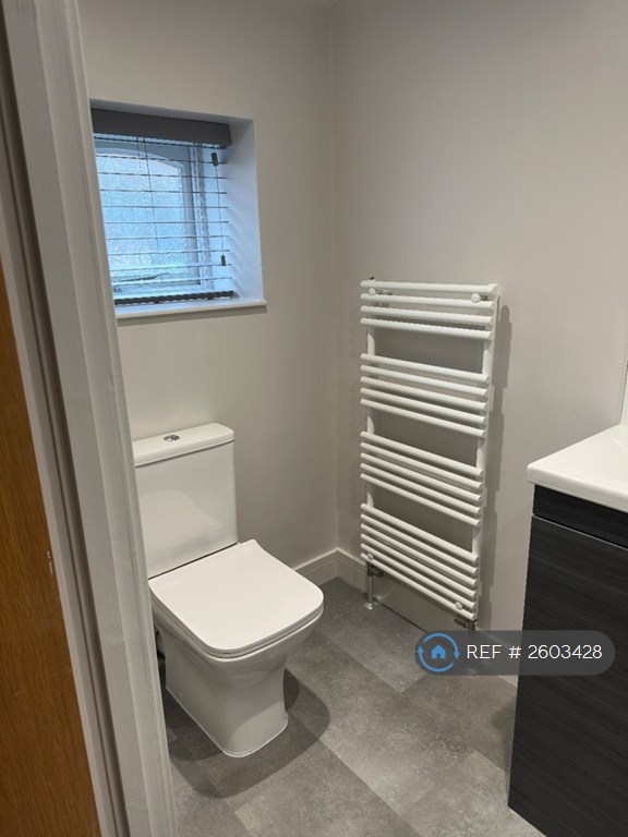 3 bedroom flat in High Street, Worksop, S80 (3 bed) (#2603428)