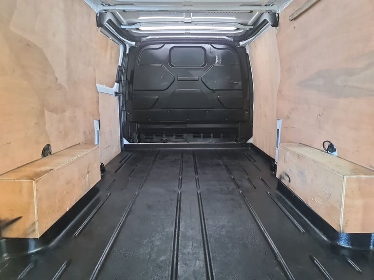 FORD TRANSIT CUSTOM 2.0 300 ECOBLUE LIMITED P/V L2 H1 130 BHP LWB DIESEL