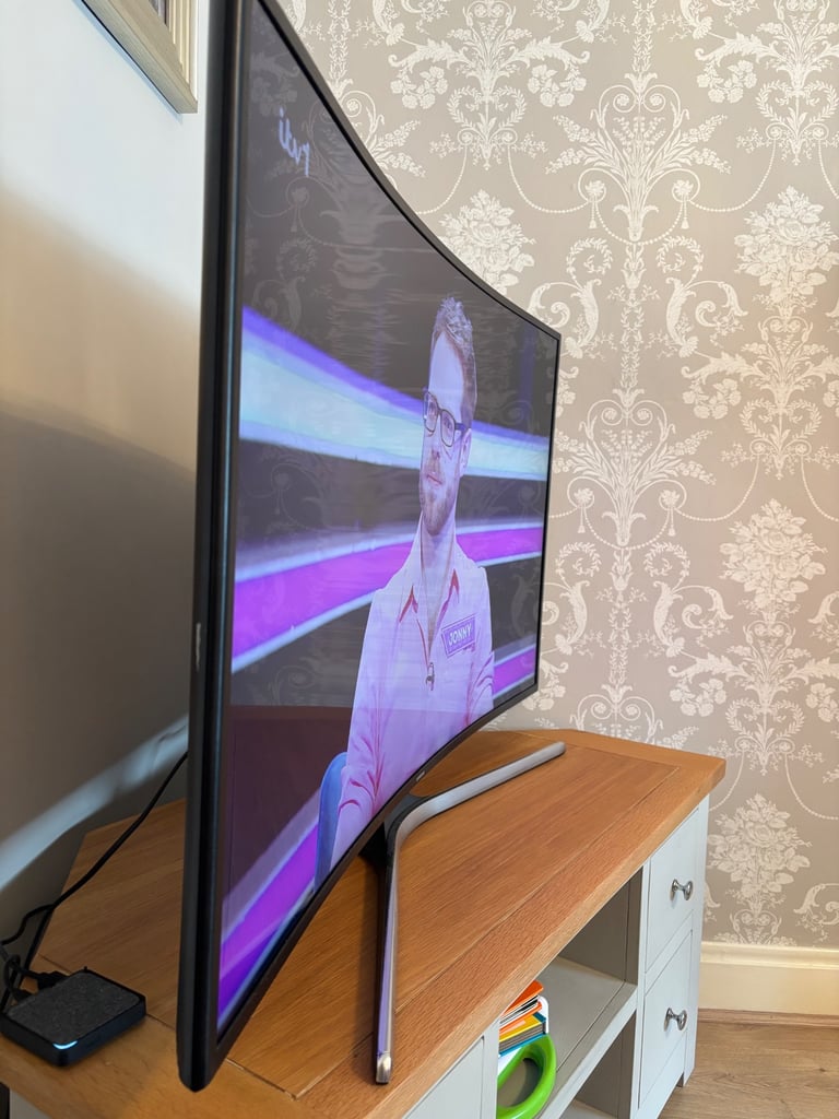 Samsung 43 inch Smart 4K UHD TV - Excellent Condition