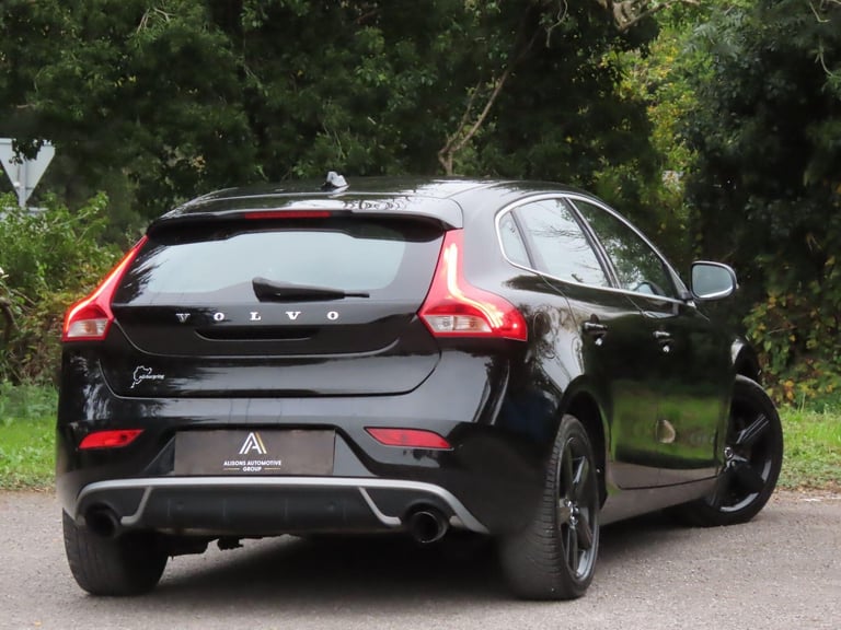 2017 Volvo V40 2.0 T2 R-Design Nav Plus Euro 6 (s/s) 5dr HATCHBACK Petrol Manual