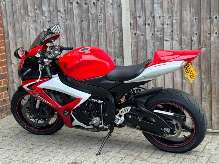 SUZUKI GSXR 600 K7 2007 (07) SUPER SPORT + 14,000 MILES + AKRAPOVIC 
