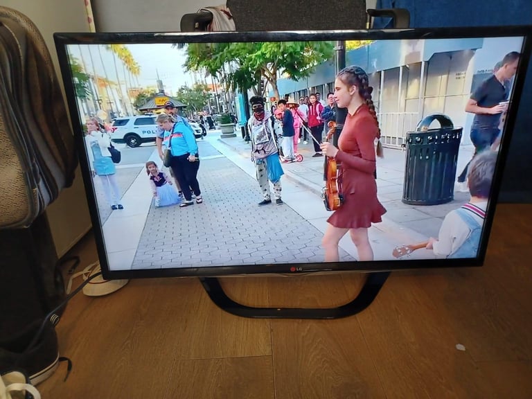 FREE DELIVERY excellent 39 LG LED full HDTV 1080p freeveiw channels inbuilt 