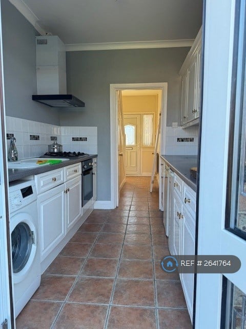 3 bedroom house in Alnwick Road, London, SE12 (3 bed) (#2641764)