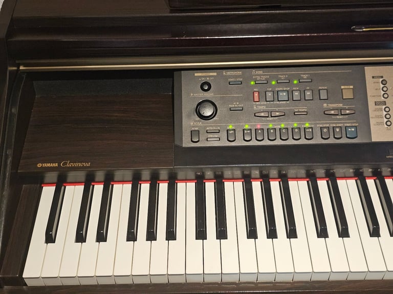 Yamaha Clavinova CVP-205 in Rosewood with Yamaha Bench