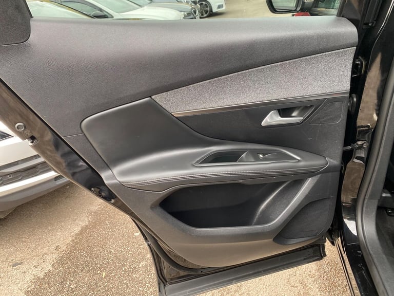 2017 Peugeot 3008 1.2 PureTech Allure EAT Euro 6 (s/s) 5dr HATCHBACK Petrol Automatic