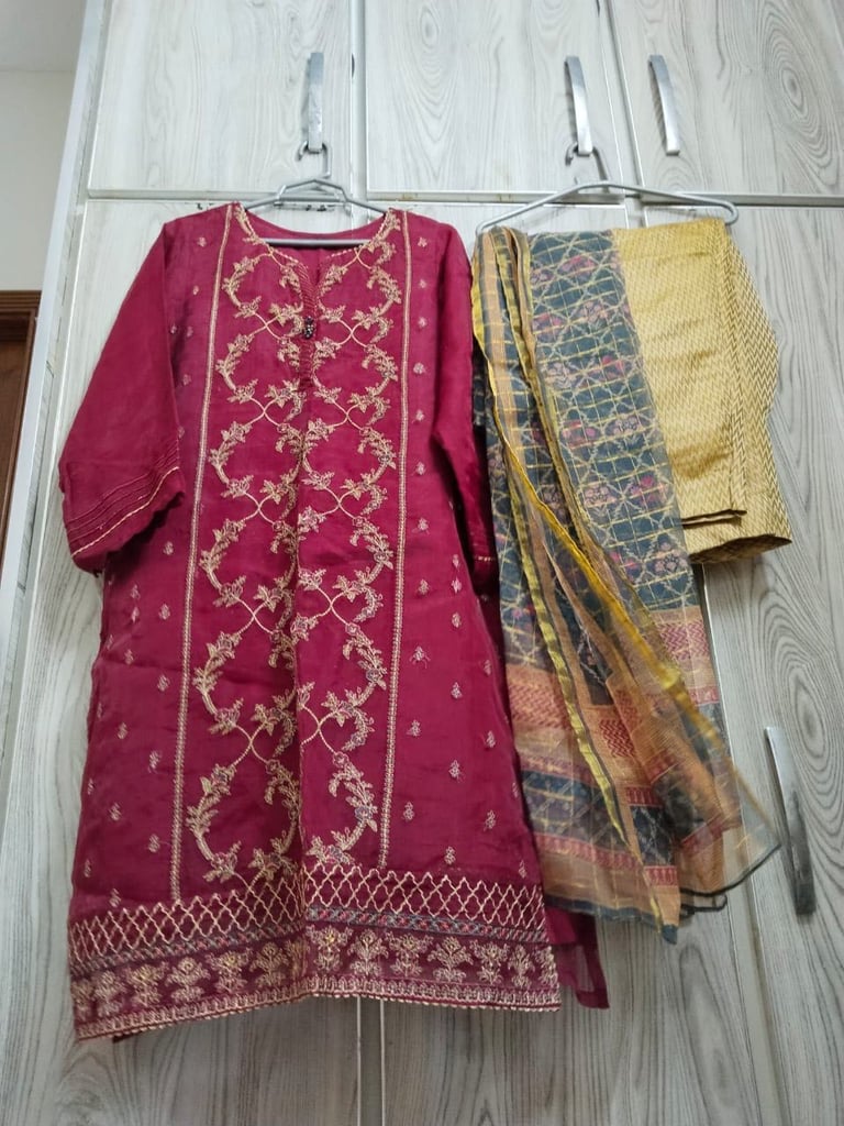 image for 3 piece stiched suit