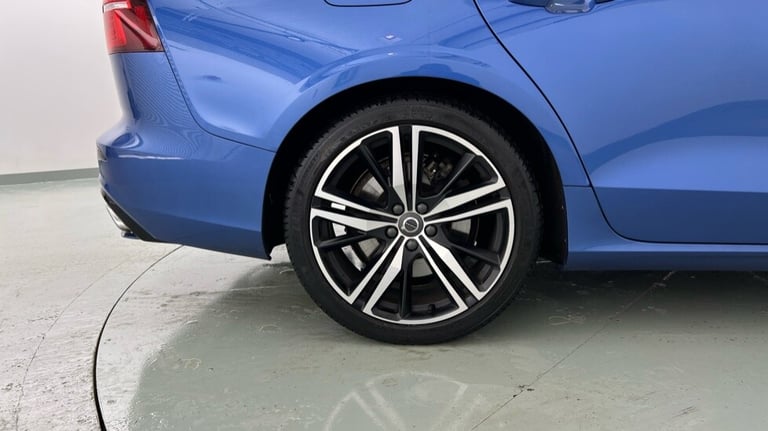 2020 Volvo V60 R-Design, B5 mild hybrid Estate Petrol Automatic