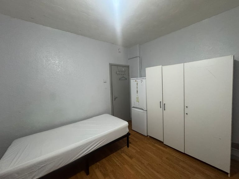 DOUBLE ROOM AVAILABLE NOW Chicksand Street, E1  –walking  minutes from station