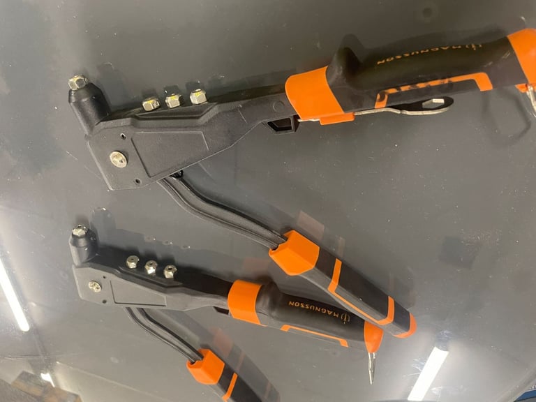 Magnusson Rivet Gun Heavy Duty Hand Rivet Tool with Multiple Nozzles 