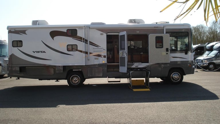 Winnebago Vista American motorhome R.V. Disabled Wheel chair access/ ... 2010/10