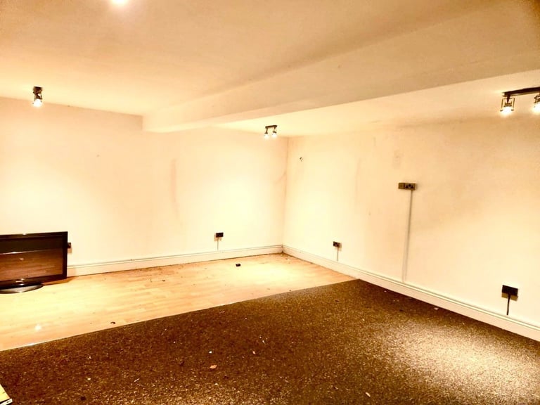 Beautiful Single Room Ensuite with FREE living space