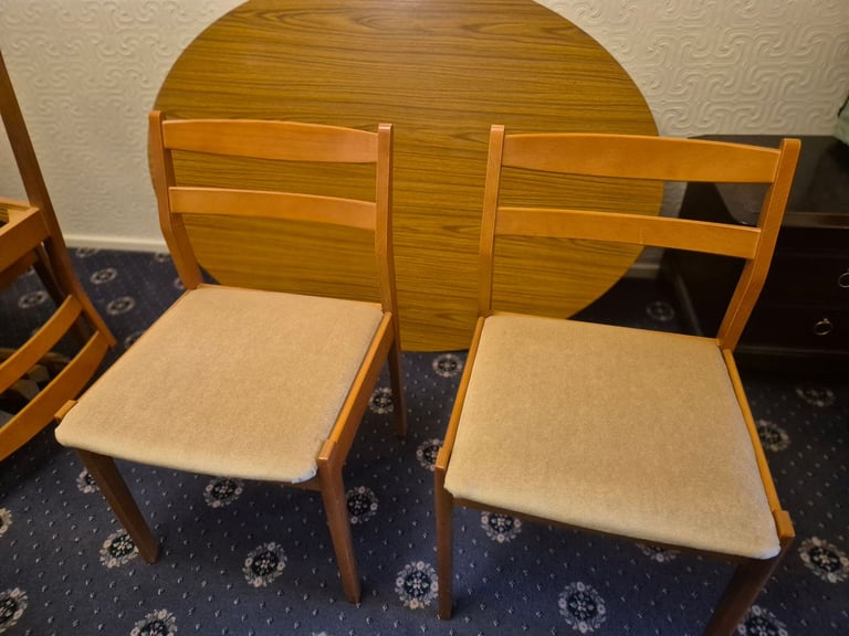 Free dining room furniture 