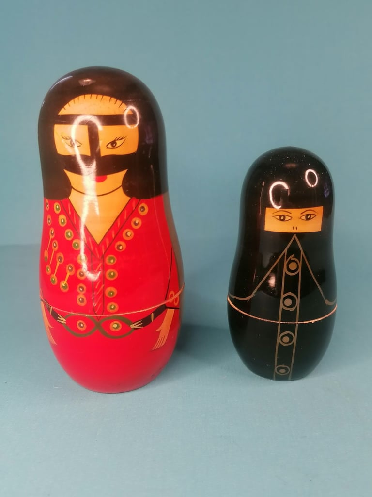 Beautiful Vintage Nestling Dolls , 5 dolls.  Bigger one  5,5inch smaller 1,5 inch.