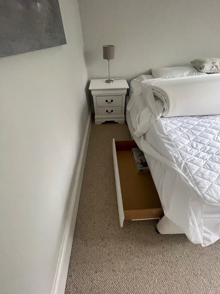 Double bed that converts into 2 singles