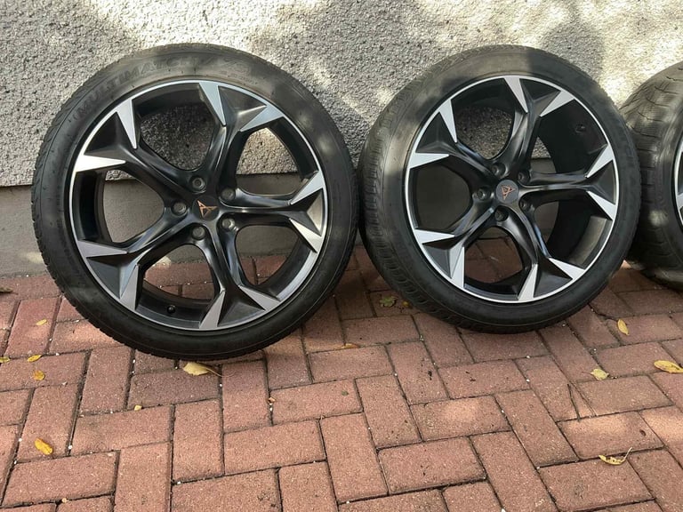 Set of 4 Cupra Formentor 19 inch Alloys with winter tyres