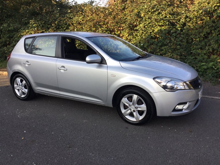 image for 2009 Kia Ceed 1.6 2 5dr HATCHBACK Petrol Manual