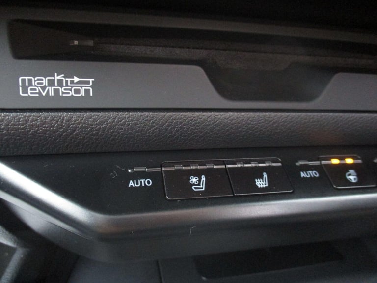 2022 Lexus UX 2.0 250h Takumi SUV 5dr Petrol Hybrid E-CVT Euro 6 (s/s) (184 ps) ESTATE Petrol/Ele...