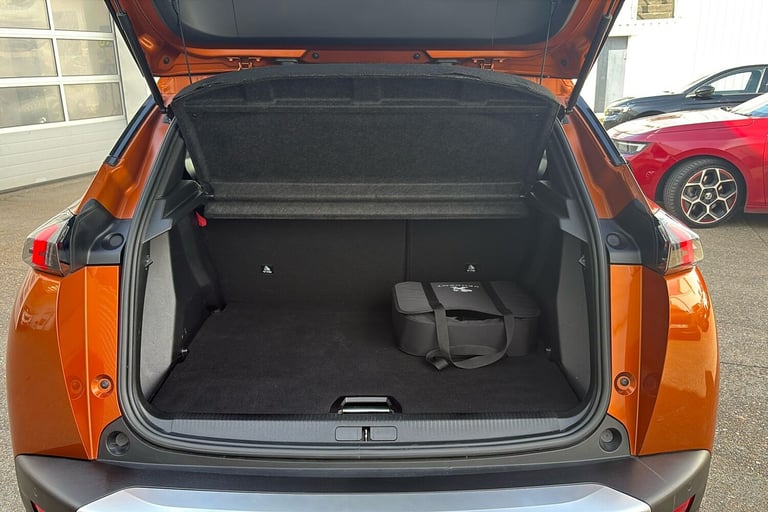  Peugeot E 2008 50kwh Allure Premium Suv 5dr Electric Auto 7kw Charger 136 Ps