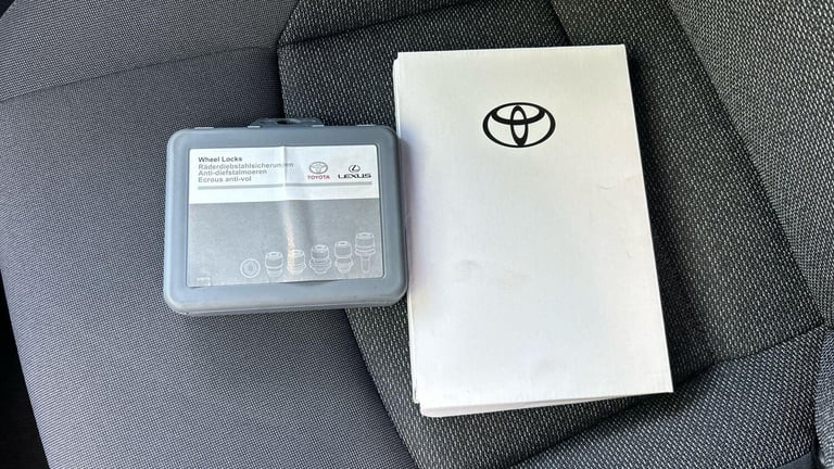2024 Toyota C-HR 1.8 VVT-h Icon SUV 5dr Petrol Hybrid CVT Euro 6 (s/s) (140 ps) HATCHBACK Petrol/...