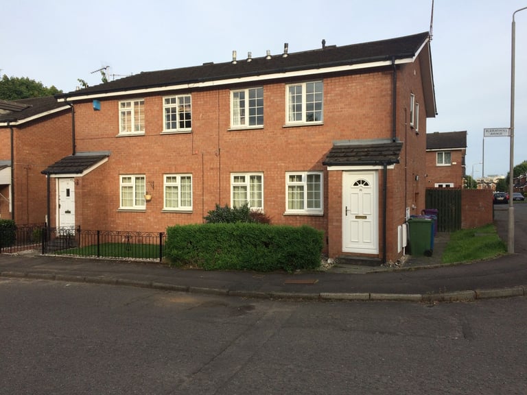 One (double) bedroom flat Hyndland/ Partick / Broomhill