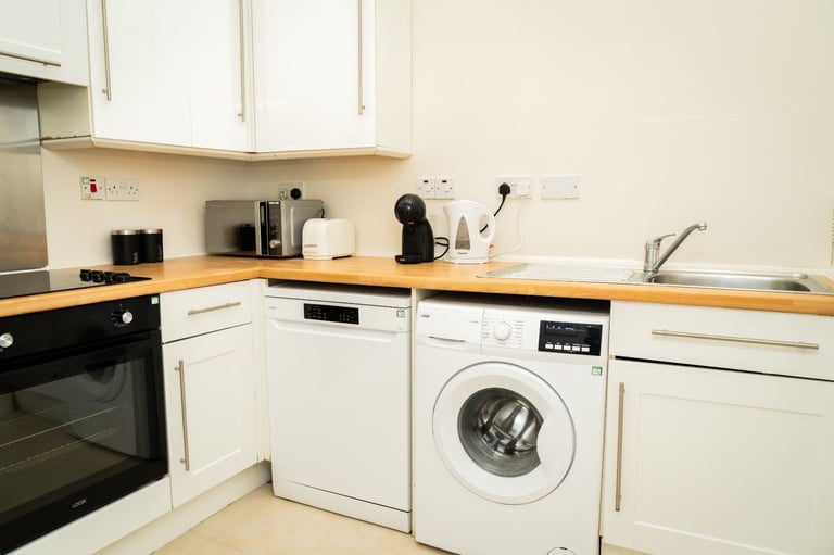 Fully Furnished  3 bed room in Leith EH6 £650-£700