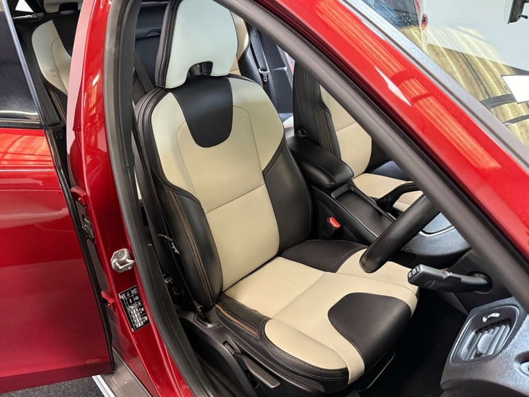 2018 Volvo V40 T3 [152] Cross Country Pro 5dr Geartronic HATCHBACK PETROL Automatic