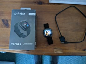 Fitbit versa 4 smartwatch 