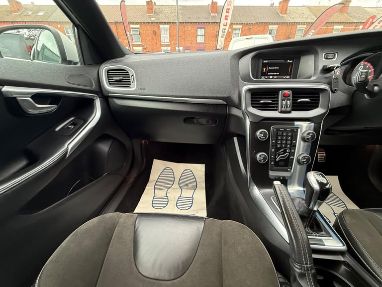 2015 Volvo V40 2.0 T2 R-Design Hatchback 5dr Petrol Manual Euro 6 (s/s) (122 ps) HATCHBACK Petrol...