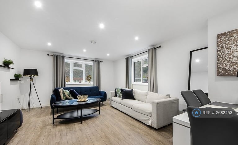 2 bedroom flat in Teignmouth Road, Torquay, TQ1 (2 bed) (#2682453)