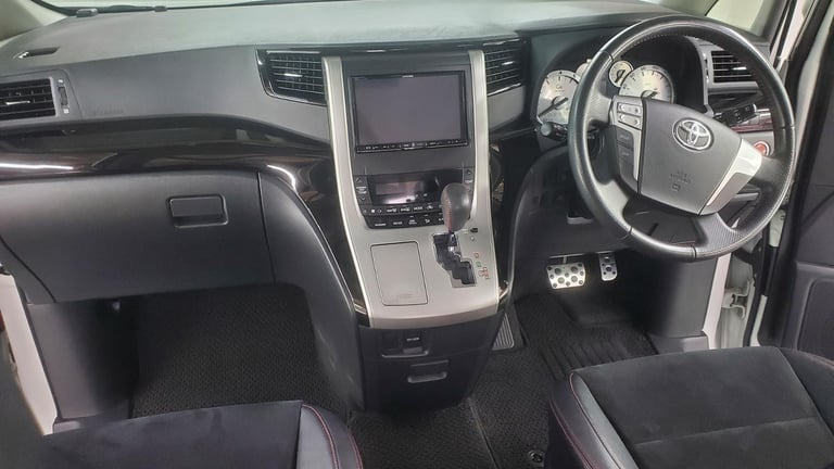 Toyota vellfire GS 2.4 auto japanese import 45k mile 4.5 grade 2014 