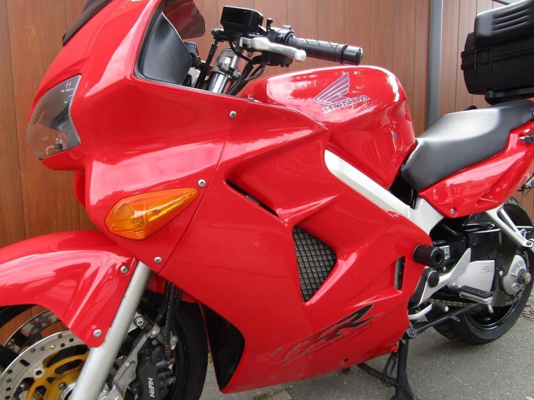 HONDA VFR 800 * LOW MILEAGE 12,000 * WITH BOX * AMAZING CONDITION *YEARS MOT *