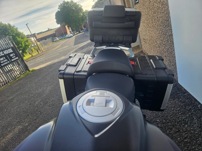 BMW R1200gs with full bmw vario luggage 