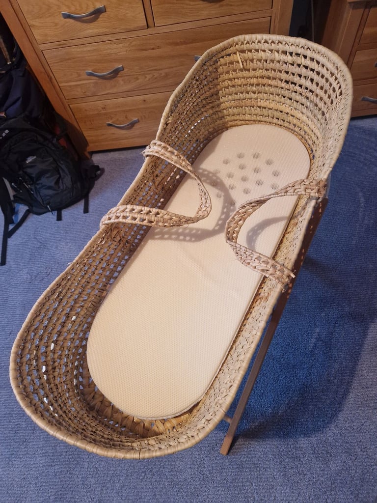 image for Moses Basket with Stand