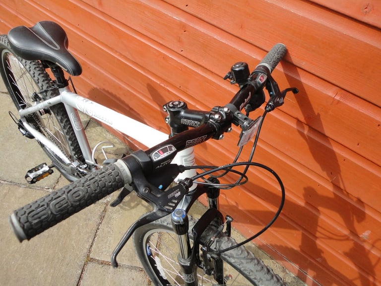 Scott Contessa bike, 16 inch lightweight frame, 26 inch wheels, 24 gears
