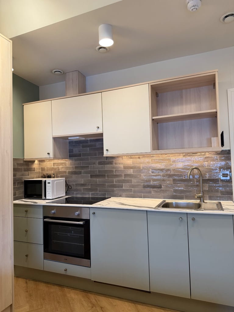 TENANCY TAKEOVER - STUDENT STUDIO