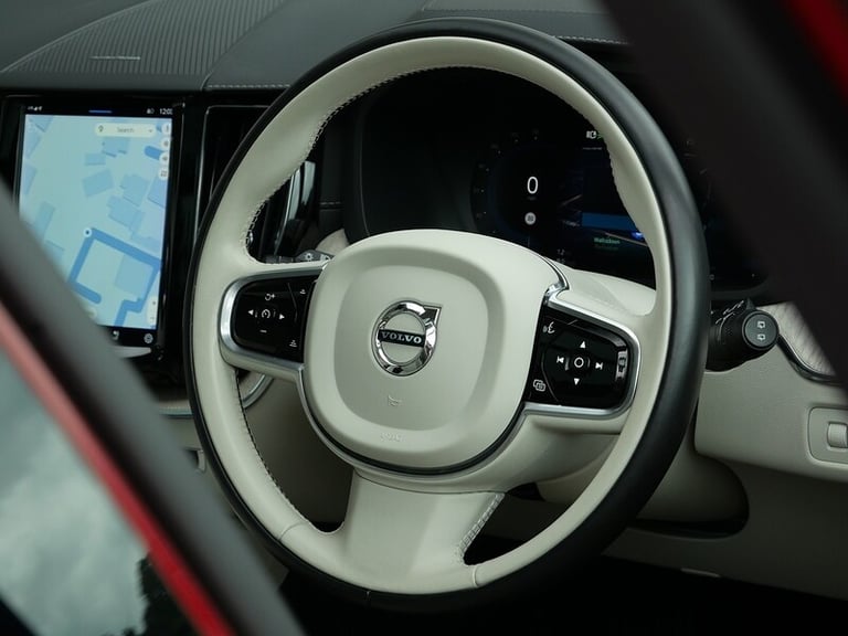2022 Volvo XC60 2.0h T6 Recharge 18.8kWh Inscription SUV 5dr Petrol Plug-in Hybrid Auto AWD SUV H...