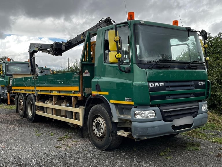 2013 DAF CF 26T DROPSIDE WITH HMF 1430 CRANE 