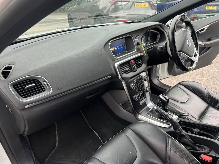 2016 Volvo V40 2.0 D2 R-Design Lux Nav Euro 6 (s/s) 5dr HATCHBACK Diesel Manual