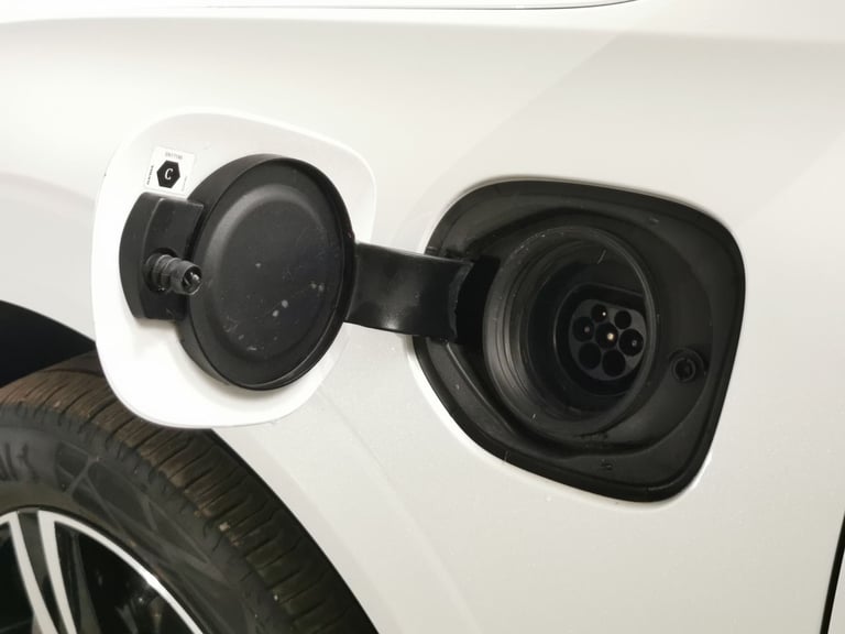 2022 Volvo XC60 2.0h T6 Recharge 11.6kWh R-Design SUV 5dr Petrol Plug-in Hybrid Auto AWD Eu Suv P...