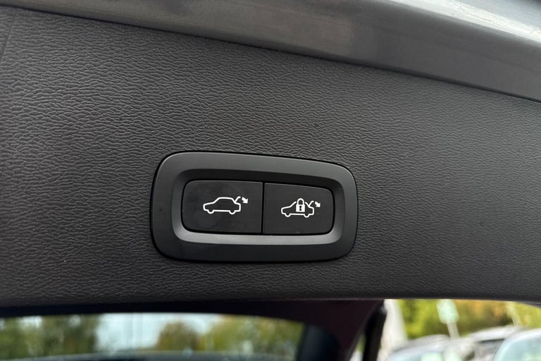 2022 Volvo XC40 2.0 B4 MHEV Ultimate SUV 5dr Petrol Hybrid DCT Auto Euro 6 (s/s) (197 ps) ESTATE ...