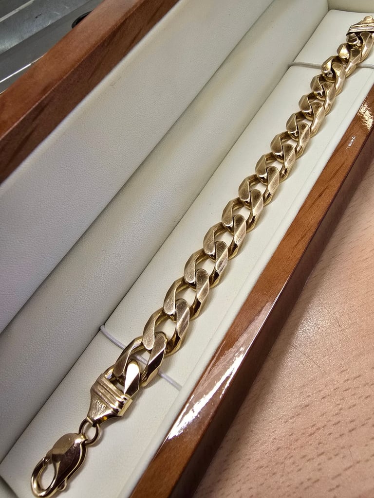 9CT GOLD 8 INCH HEAVY CURB BRACELET