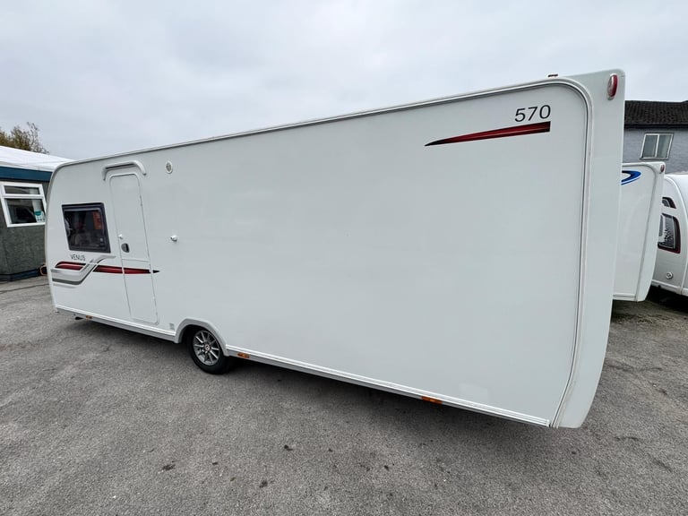 LUNAR VENUS 570/4 2017 MODEL 4 BERTH FIXED ISLAND BED TOURING CARAVAN