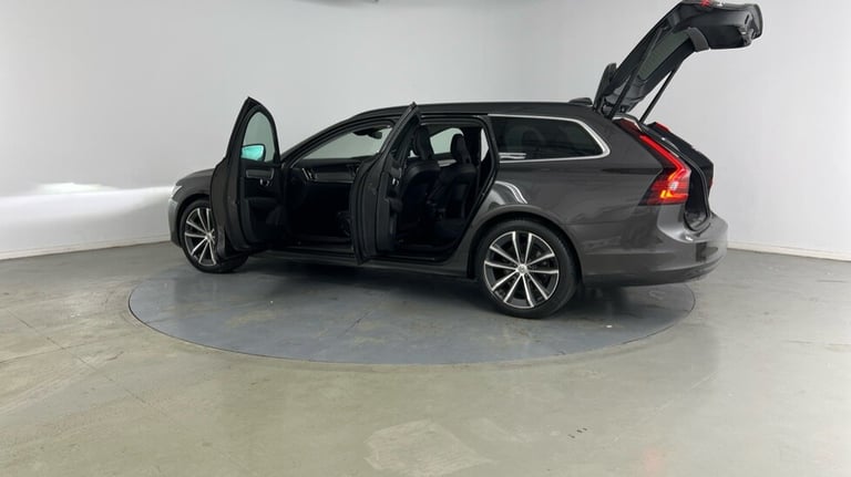 2021 Volvo V90 Momentum, B4 mild hybrid Estate Petrol Automatic