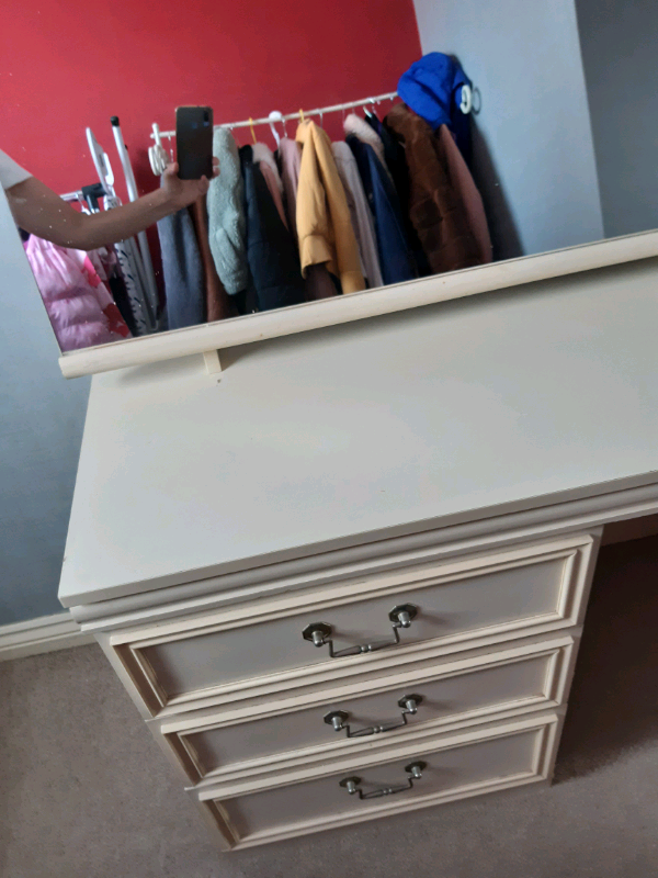 Dressing table