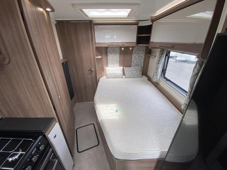 2018 BAILEY UNICORN VALENCIA 4 BERTH TOURING CARAVAN