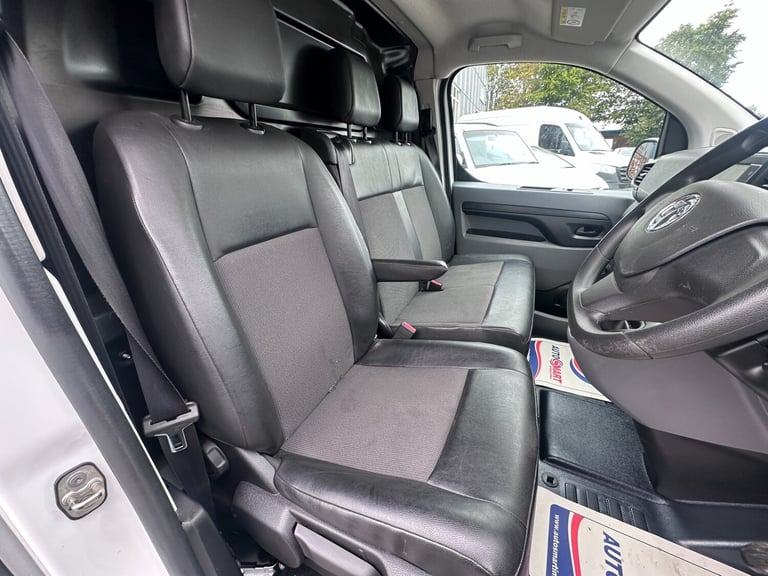 2021 71 VAUXHALL VIVARO 2700 1.5d 120PS Dynamic L1 H1 Van