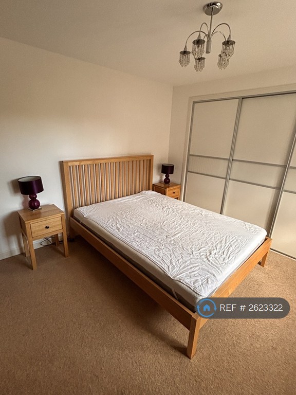 3 bedroom flat in Chesterfield Gardens, Glasgow, G12 (3 bed) (#2623322)