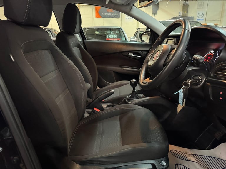 2017 Fiat Tipo 1.4 MPI Lounge Euro 6 5dr HATCHBACK Petrol Manual