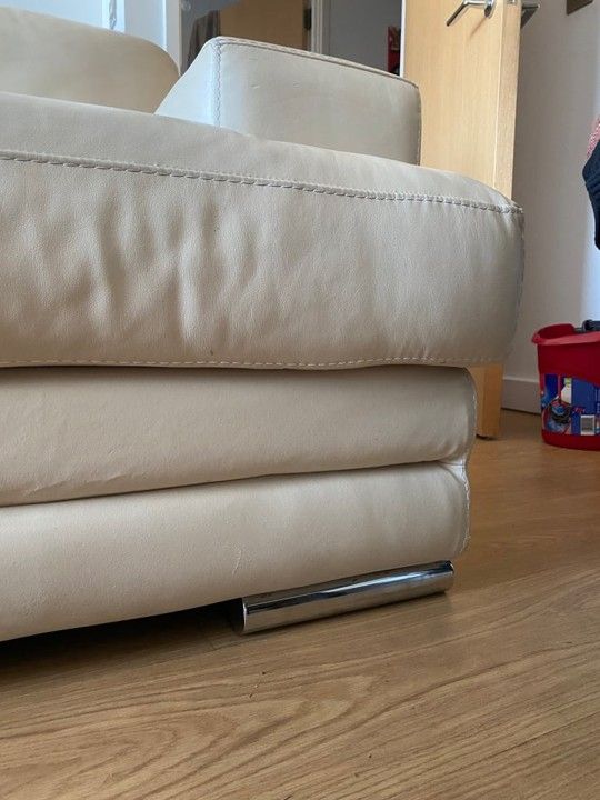 🛋️ DFS Real Leather 2-Seater Sofa – Cream/Beige – £500 – Excellent Condition 🛋️